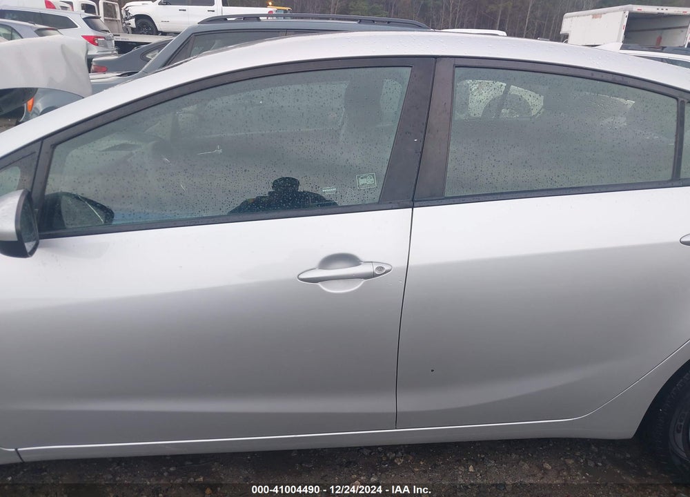 2017 KIA FORTE VIN: 3KPFL4A75HE069208