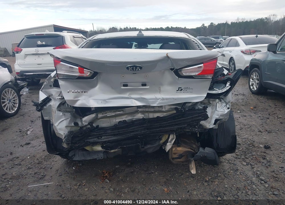 2017 KIA FORTE VIN: 3KPFL4A75HE069208