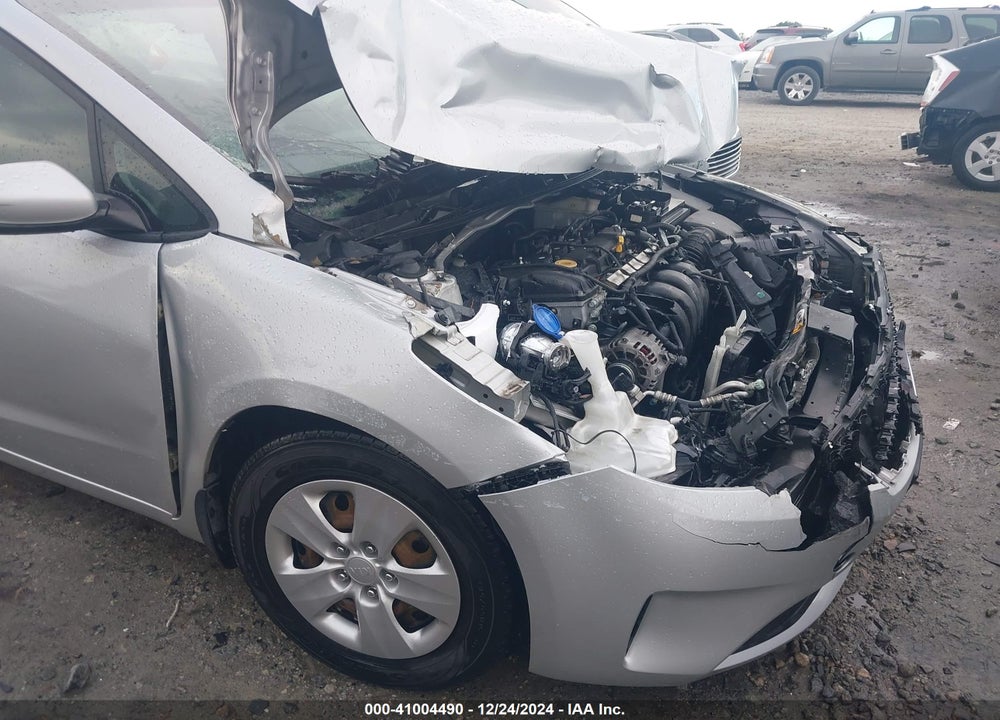 2017 KIA FORTE VIN: 3KPFL4A75HE069208
