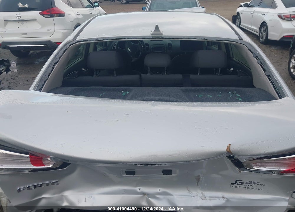 2017 KIA FORTE VIN: 3KPFL4A75HE069208