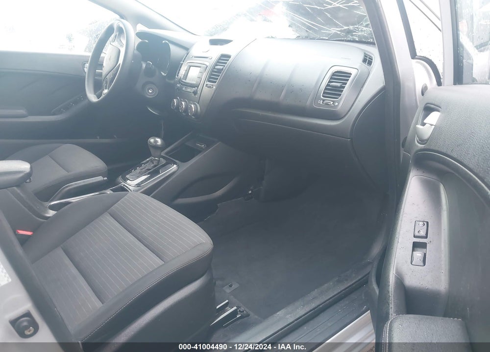 2017 KIA FORTE VIN: 3KPFL4A75HE069208