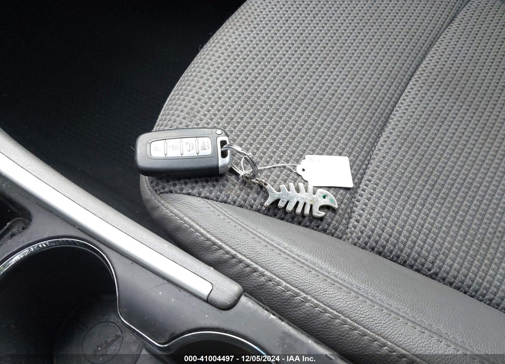 2011 HYUNDAI SONATA SE VIN: 5NPEC4AC4BH033280
