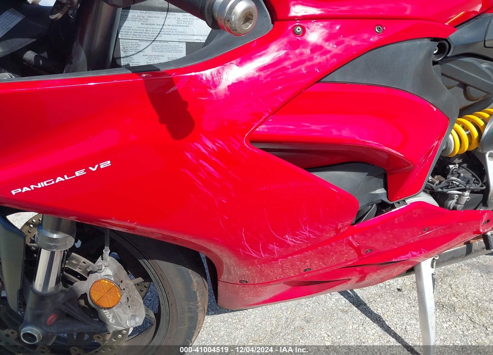 2022 DUCATI PANIGALE V2 VIN: ZDMHAATW3NB006381