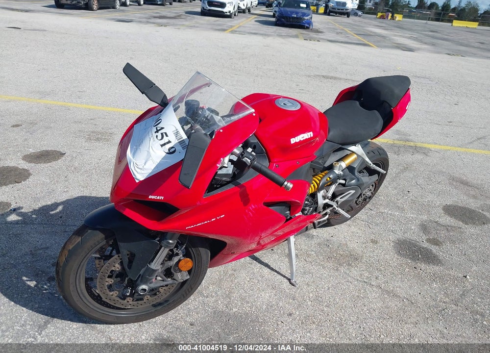 2022 DUCATI PANIGALE V2 VIN: ZDMHAATW3NB006381