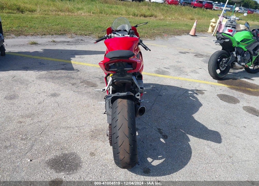 2022 DUCATI PANIGALE V2 VIN: ZDMHAATW3NB006381