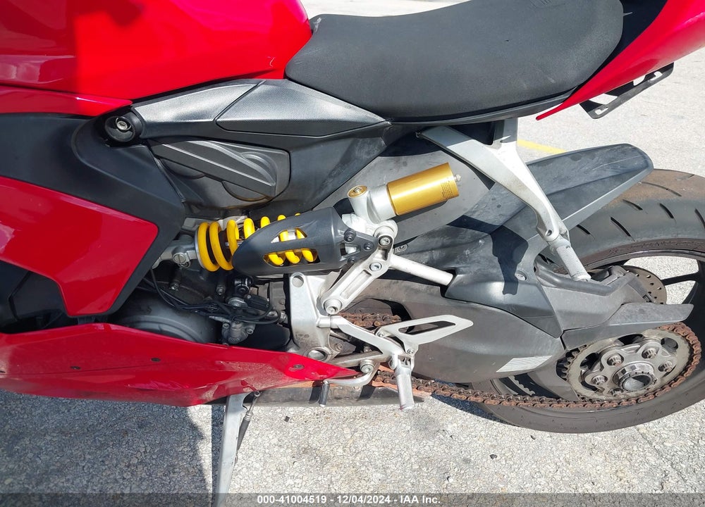 2022 DUCATI PANIGALE V2 VIN: ZDMHAATW3NB006381