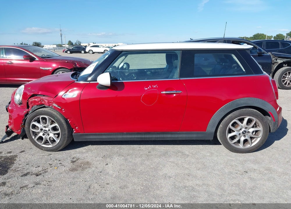 2015 MINI HARDTOP COOPER S VIN: WMWXP7C58F2A41239