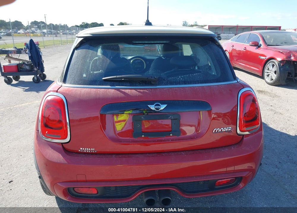 2015 MINI HARDTOP COOPER S VIN: WMWXP7C58F2A41239
