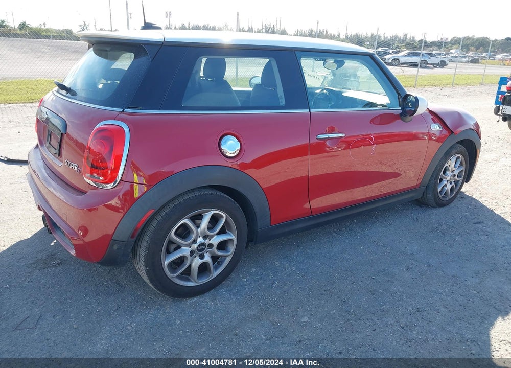 2015 MINI HARDTOP COOPER S VIN: WMWXP7C58F2A41239