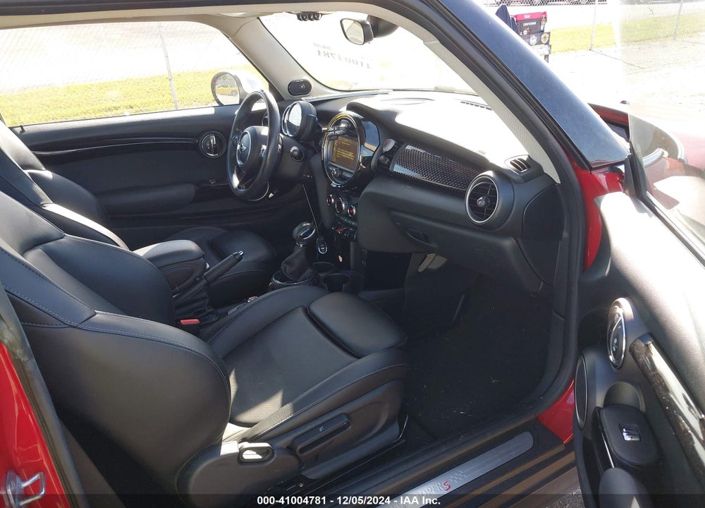 2015 MINI HARDTOP COOPER S VIN: WMWXP7C58F2A41239
