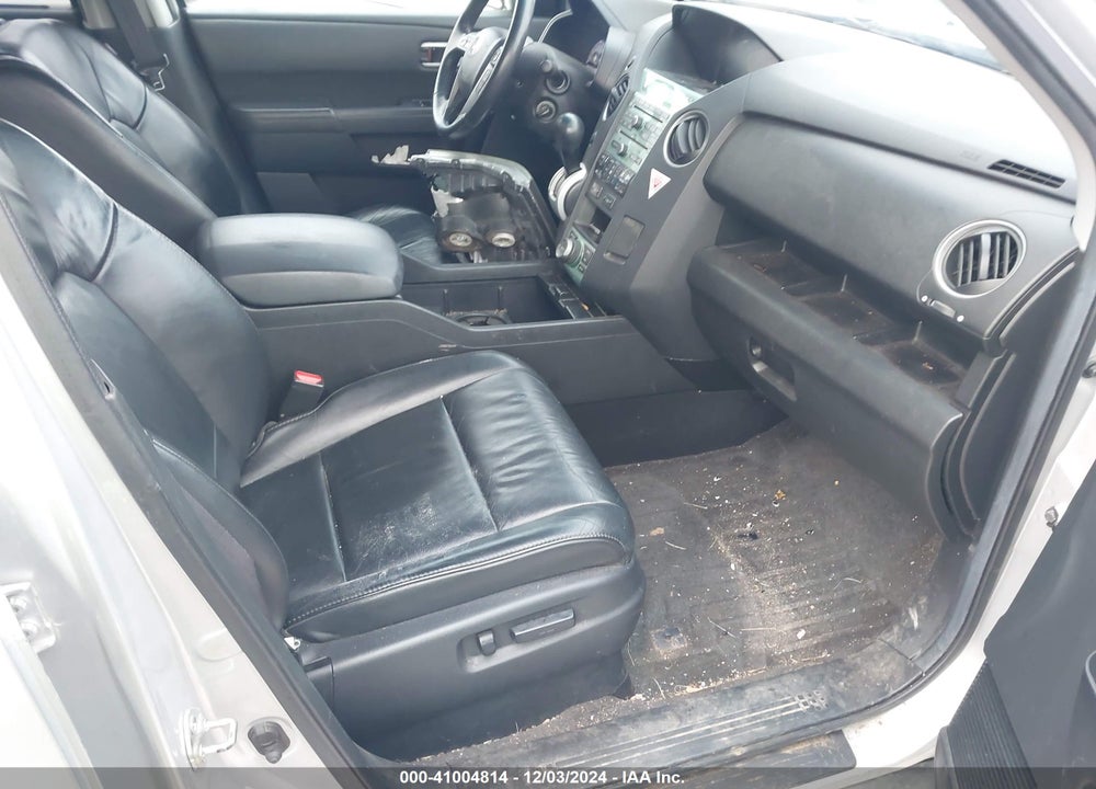 2011 HONDA PILOT TOURING VIN: 5FNYF4H91BB086550
