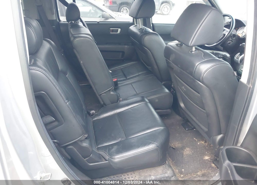 2011 HONDA PILOT TOURING VIN: 5FNYF4H91BB086550