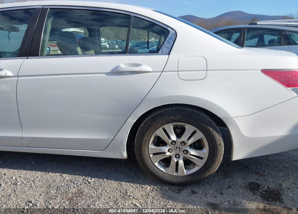 2008 HONDA ACCORD 2.4 LX-P VIN: 1HGCP26498A038512