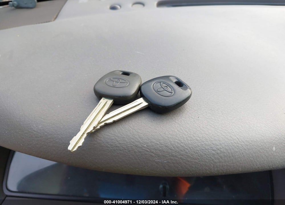 2004 TOYOTA CAMRY XLE VIN: 4T1BE30K14U285198