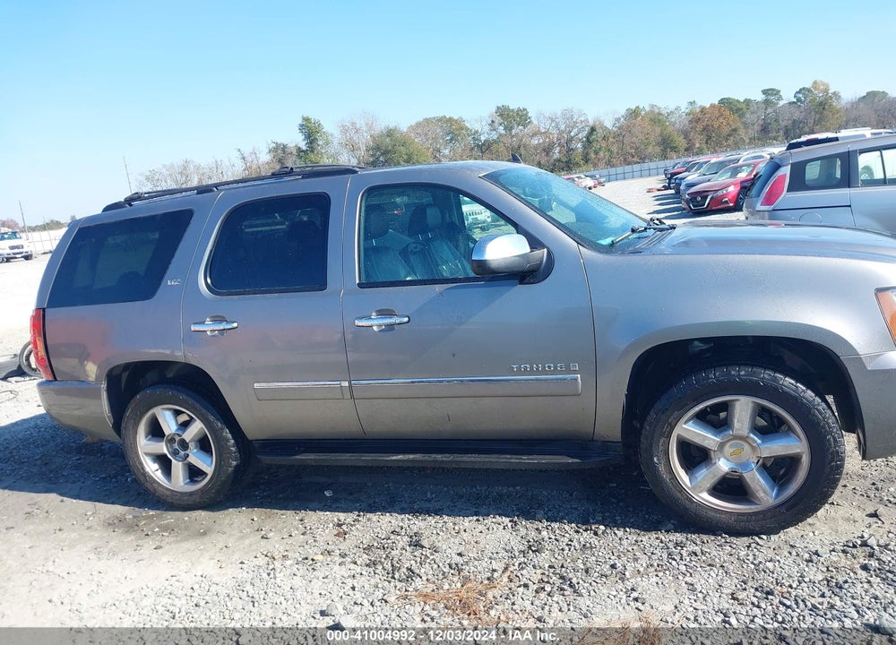 2009 CHEVROLET TAHOE LTZ VIN: 1GNFC33019R146695