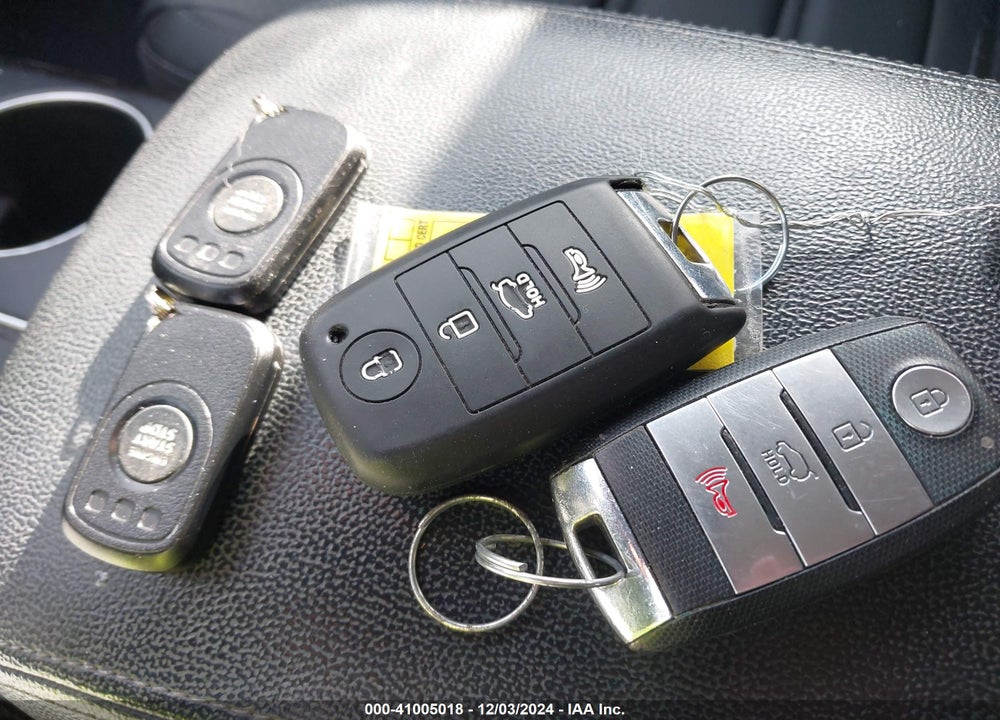 2020 KIA SORENTO 3.3L EX VIN: 5XYPHDA59LG663459