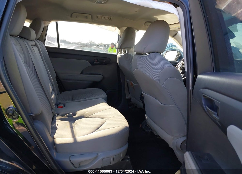 2021 TOYOTA HIGHLANDER LE VIN: 5TDBZRBH7MS152365