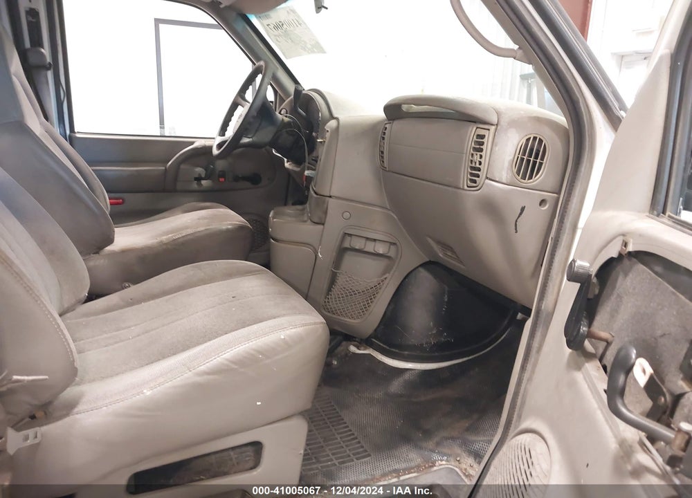 2000 CHEVROLET ASTRO VIN: 1GCDM19W3YB138554
