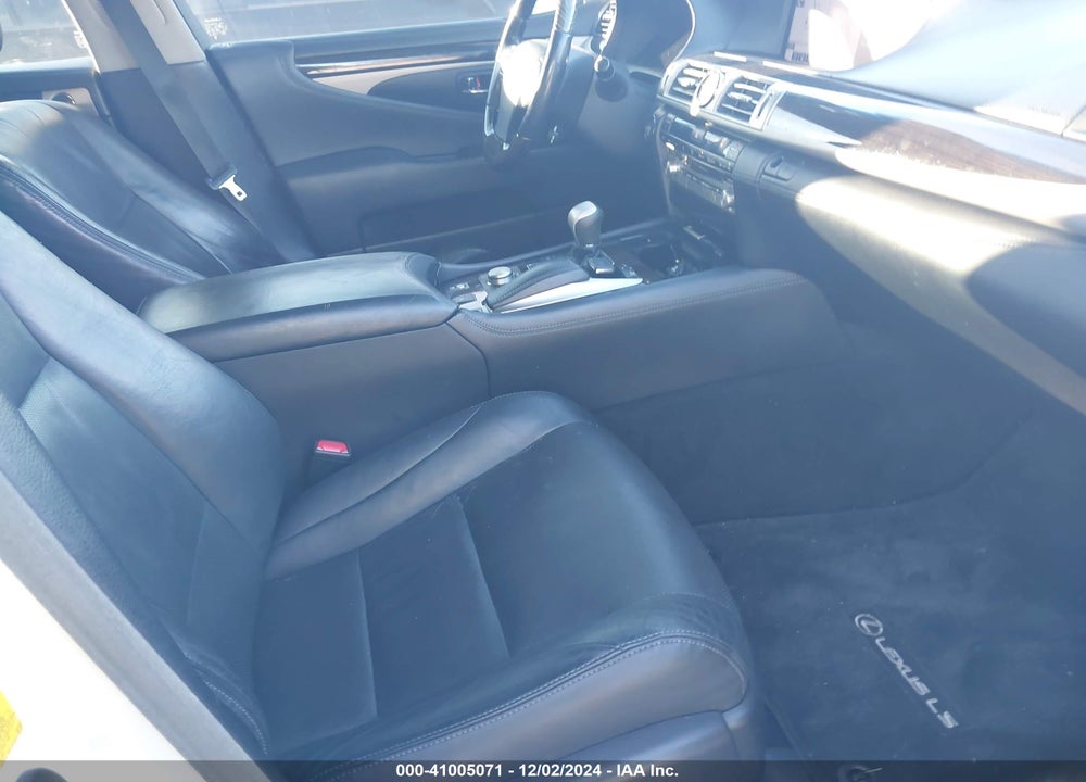 2015 LEXUS LS 460 VIN: JTHCL5EF1F5023411