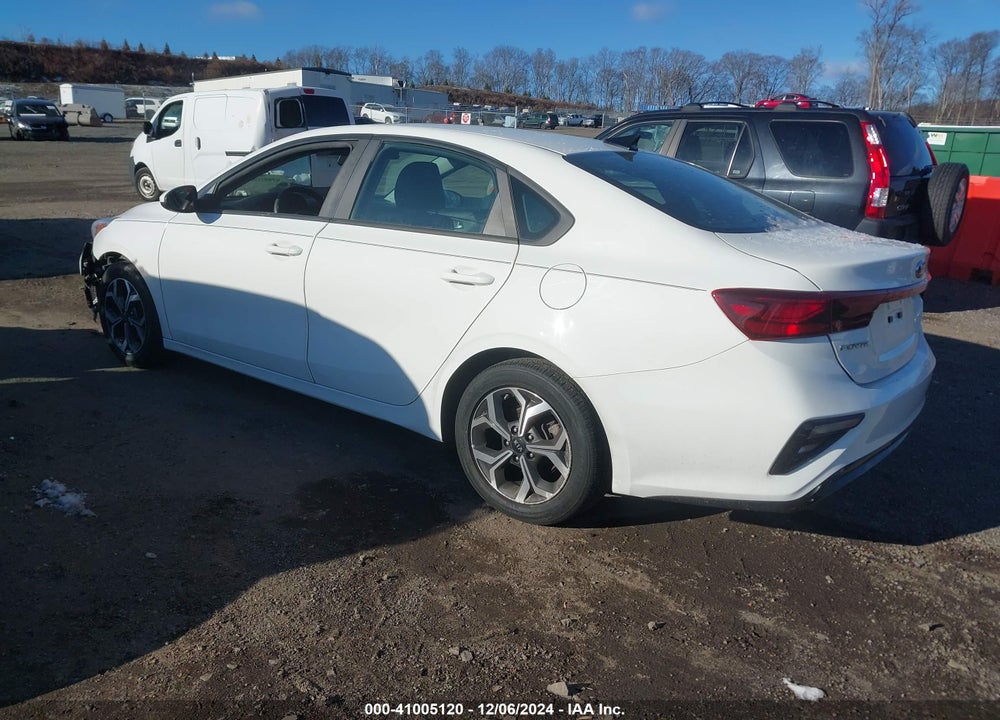 2019 KIA FORTE LXS VIN: 3KPF24AD6KE116505