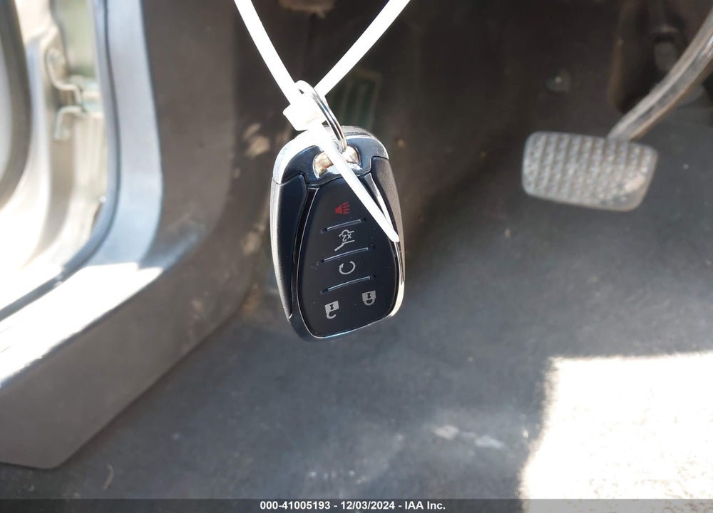 2018 CHEVROLET EQUINOX LT VIN: 2GNAXKEXXJ6227391