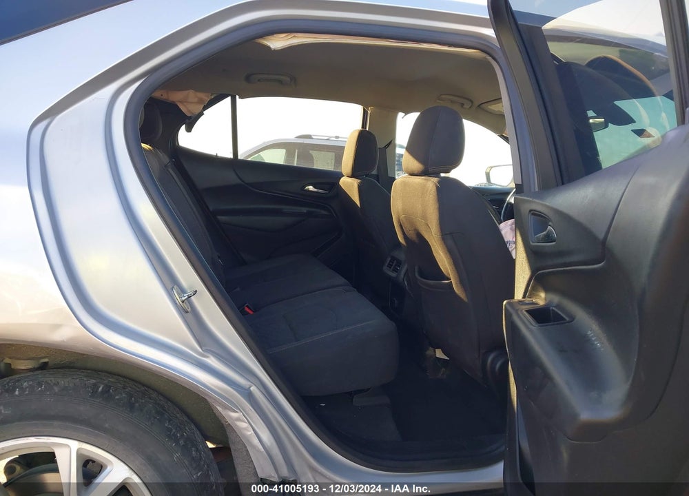 2018 CHEVROLET EQUINOX LT VIN: 2GNAXKEXXJ6227391