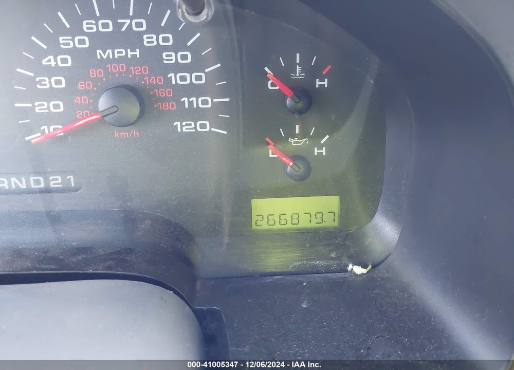 2005 FORD F-150 XLT VIN: 1FTRW12W75KE73953