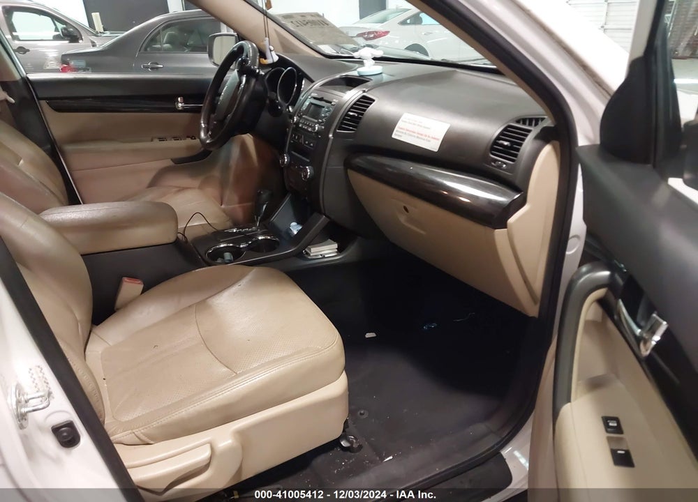 2011 KIA SORENTO EX VIN: 5XYKU3A11BG008871