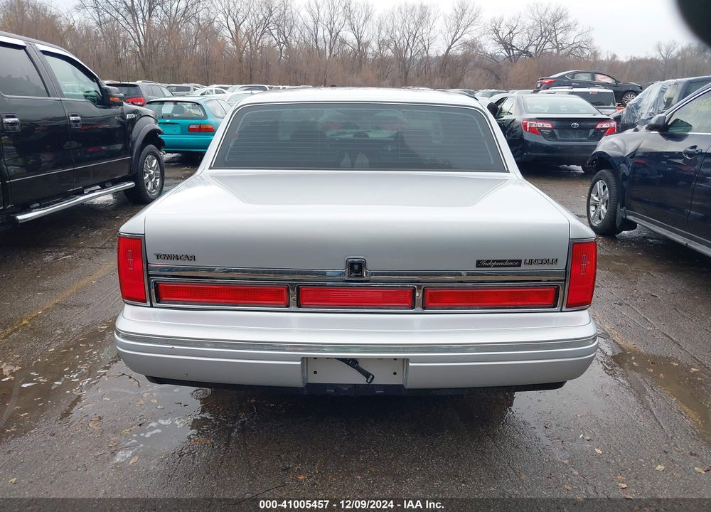 1997 LINCOLN TOWN CAR EXECUTIVE VIN: 1LNLM81W7VY745870