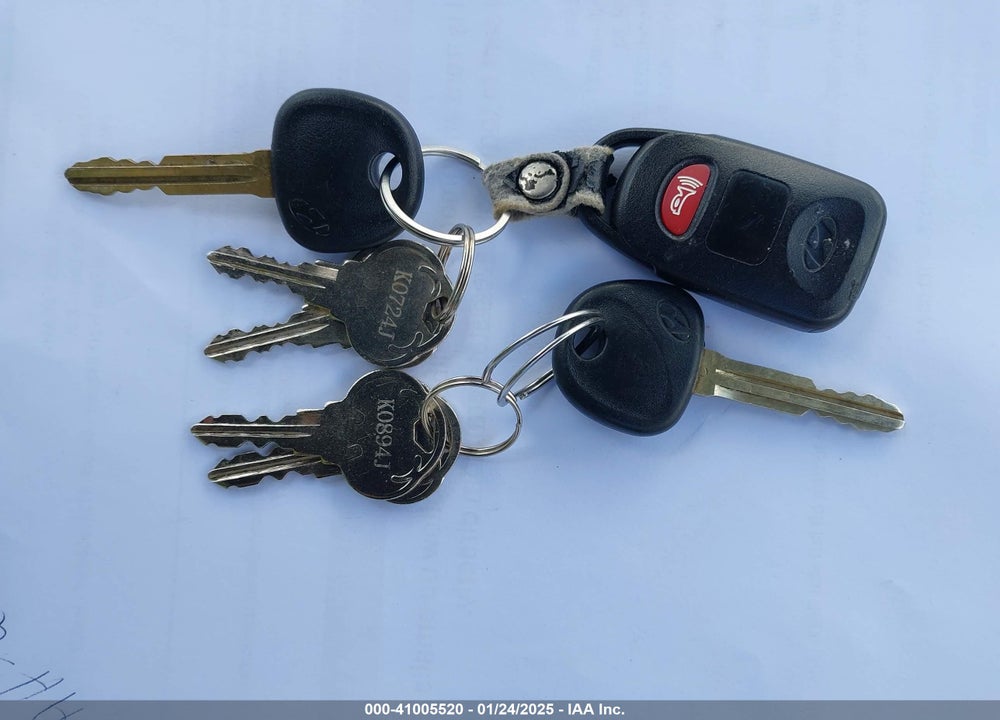 2014 HYUNDAI ELANTRA VIN: KMHDH4AEXEU092595