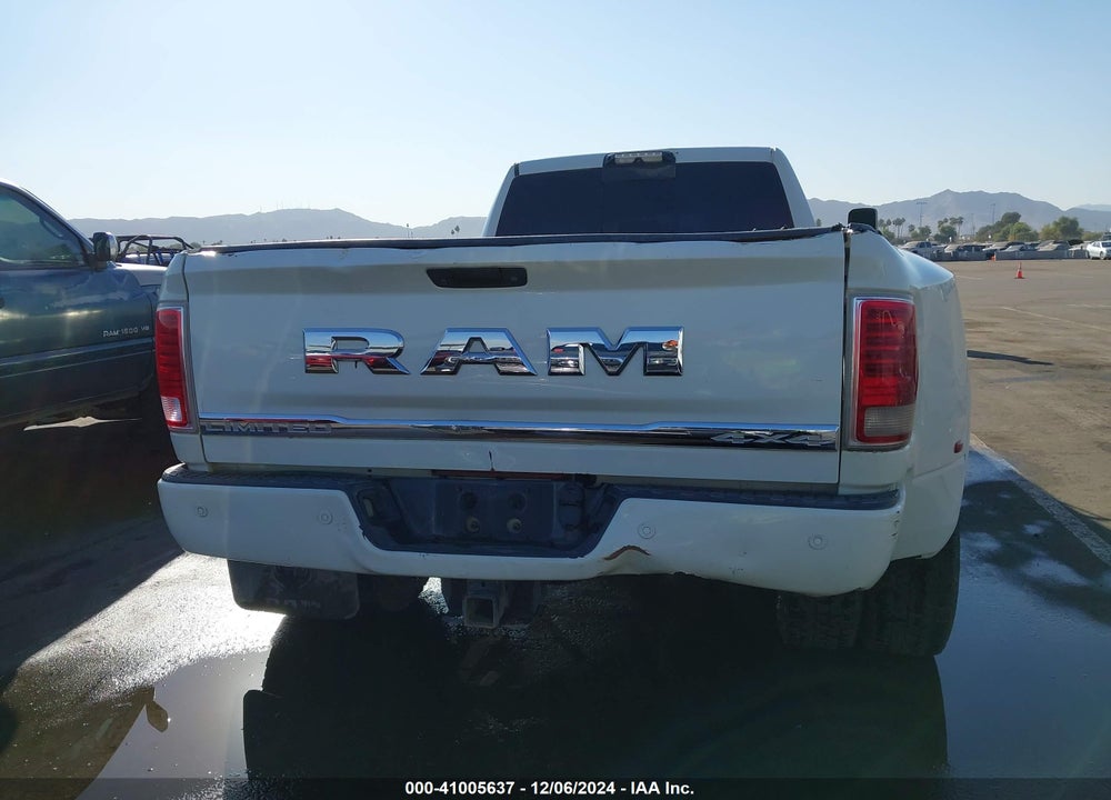 2017 RAM 3500 LIMITED  4X4 8' BOX VIN: 3C63RRKL1HG723627