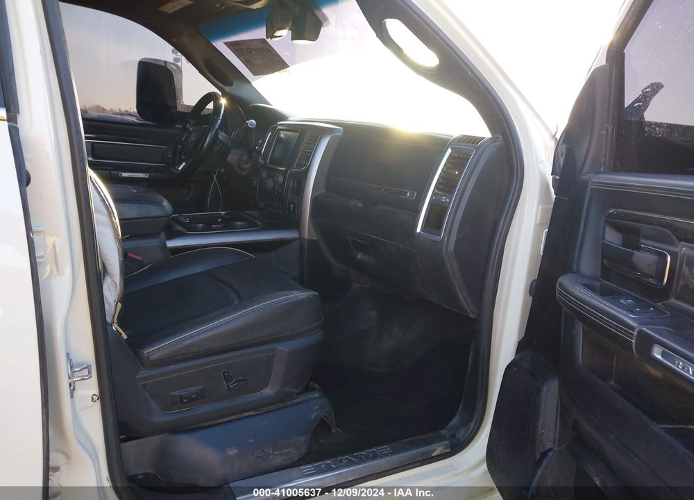 2017 RAM 3500 LIMITED  4X4 8' BOX VIN: 3C63RRKL1HG723627