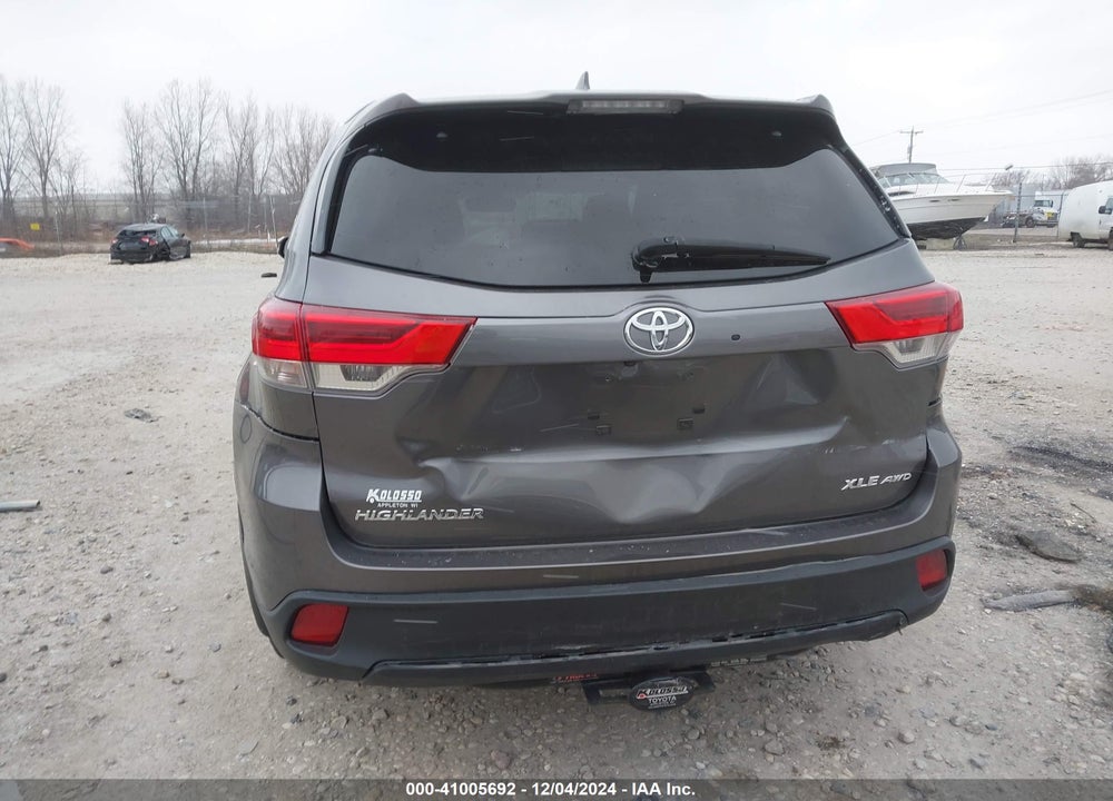 2017 TOYOTA HIGHLANDER XLE VIN: 5TDJZRFH6HS439157