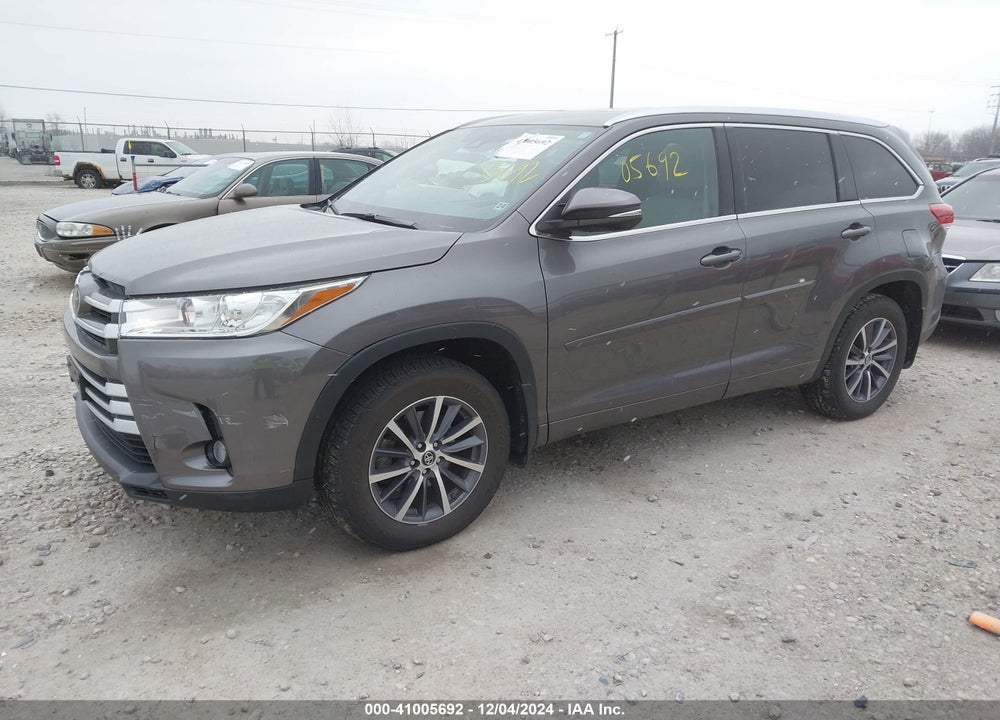 2017 TOYOTA HIGHLANDER XLE VIN: 5TDJZRFH6HS439157