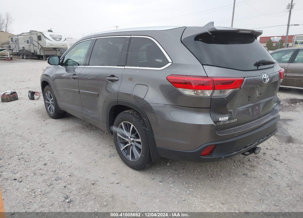2017 TOYOTA HIGHLANDER XLE VIN: 5TDJZRFH6HS439157