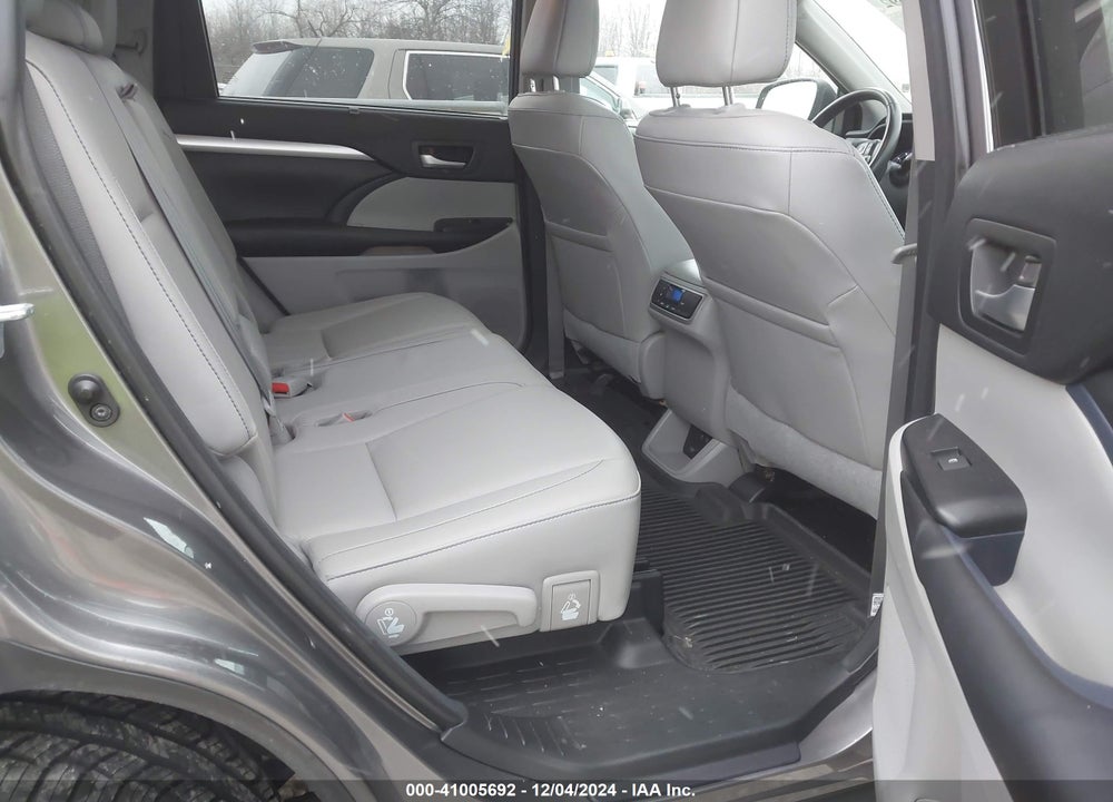 2017 TOYOTA HIGHLANDER XLE VIN: 5TDJZRFH6HS439157