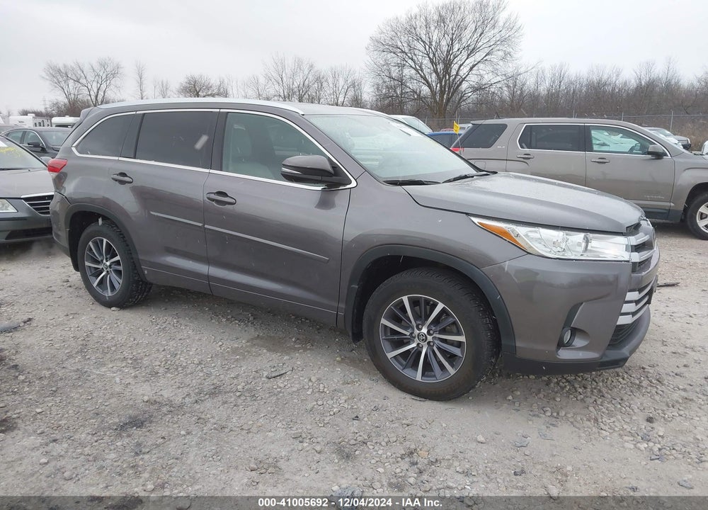 2017 TOYOTA HIGHLANDER XLE VIN: 5TDJZRFH6HS439157