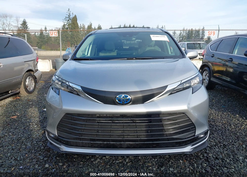 2025 TOYOTA SIENNA XLE VIN: 5TDJSKFC3SS156108