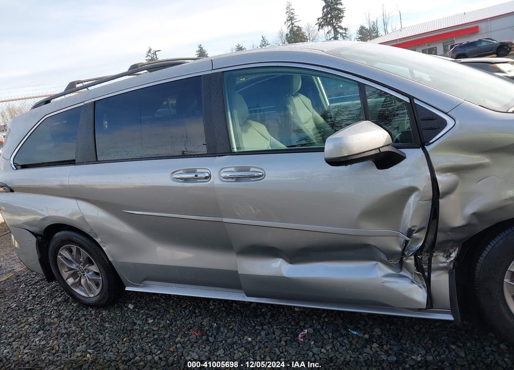 2025 TOYOTA SIENNA XLE VIN: 5TDJSKFC3SS156108