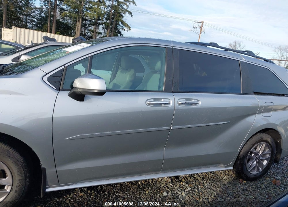2025 TOYOTA SIENNA XLE VIN: 5TDJSKFC3SS156108