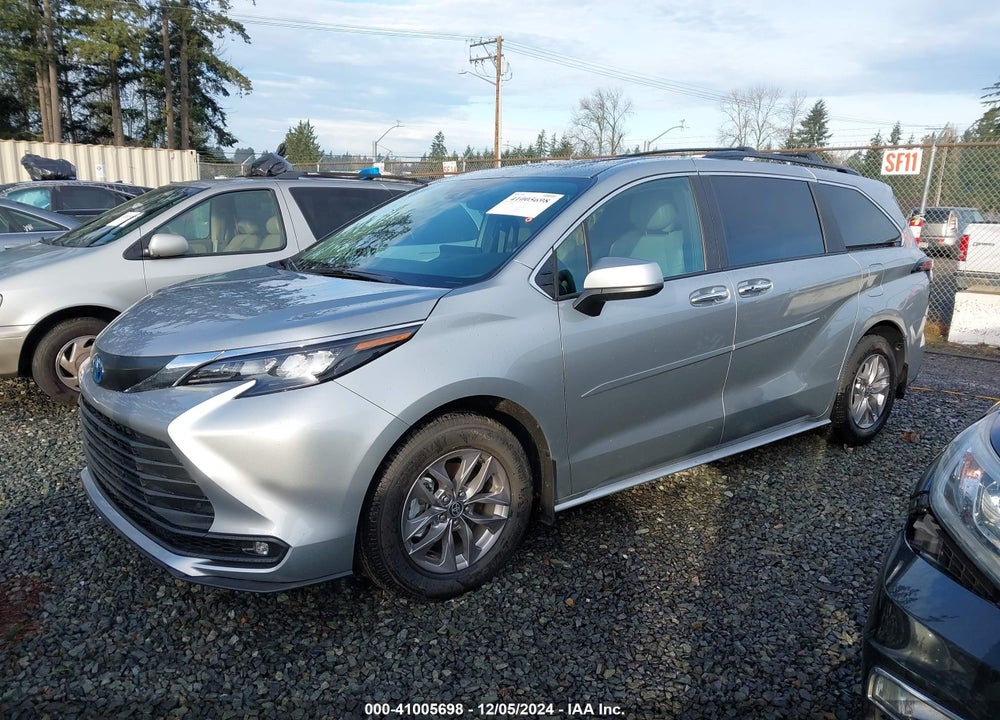 2025 TOYOTA SIENNA XLE VIN: 5TDJSKFC3SS156108