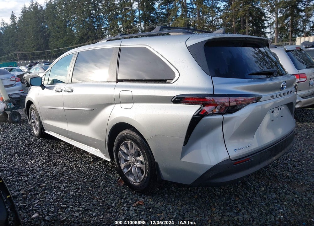 2025 TOYOTA SIENNA XLE VIN: 5TDJSKFC3SS156108