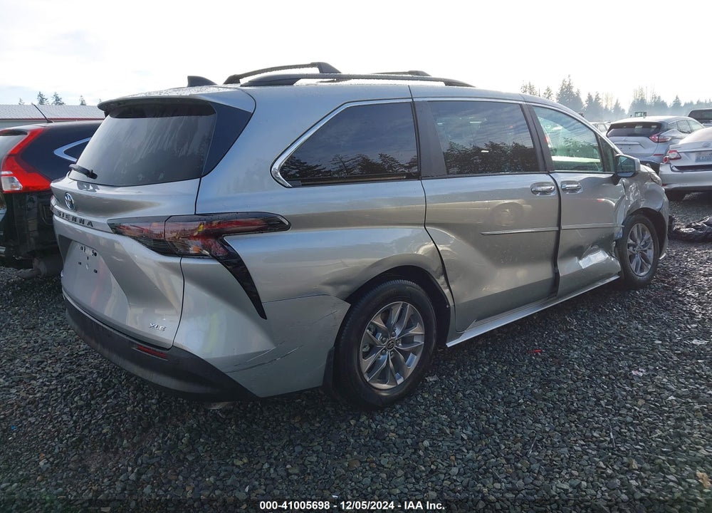 2025 TOYOTA SIENNA XLE VIN: 5TDJSKFC3SS156108