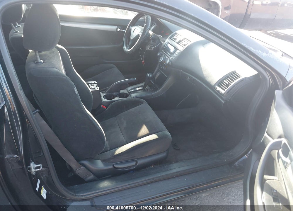 2005 HONDA ACCORD CPE LX V6 SE VIN: 1HGCM824X5A016824