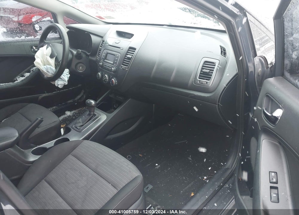 2015 KIA FORTE VIN: KNAFX4A68F5411607