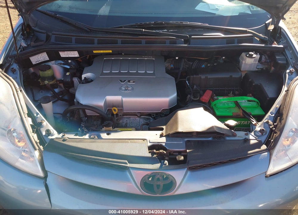 2010 TOYOTA SIENNA XLE VIN: 5TDYK4CC6AS320562