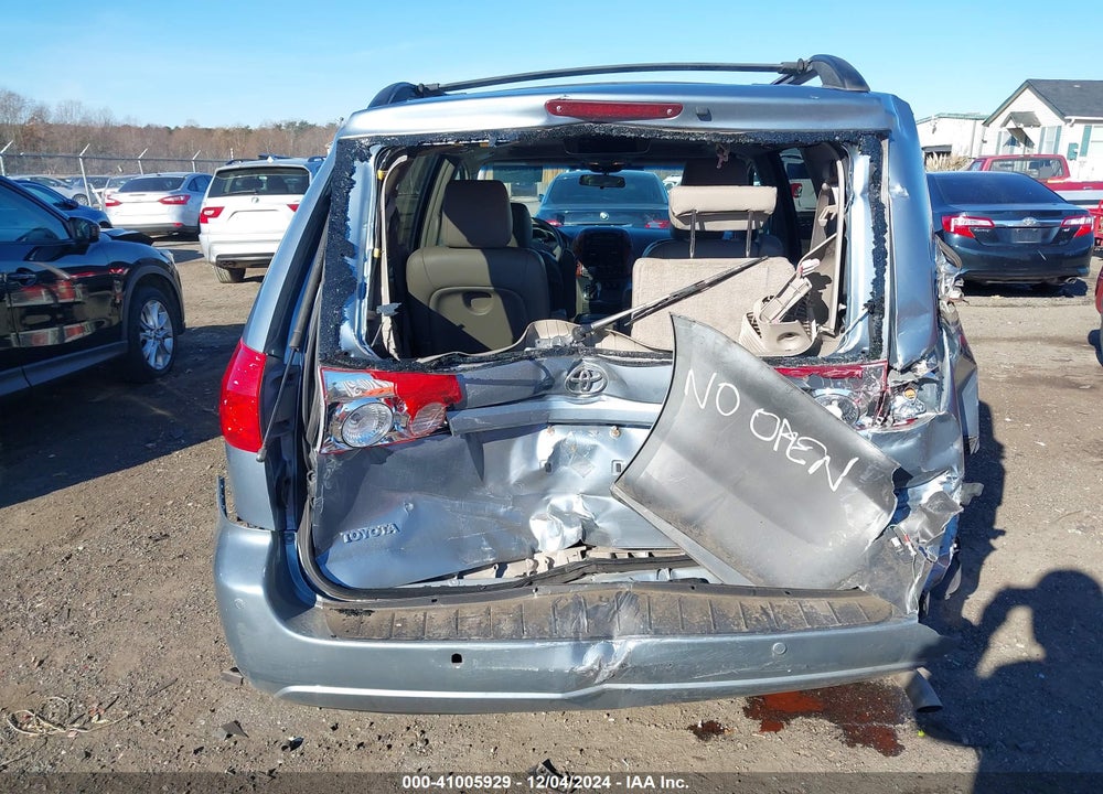 2010 TOYOTA SIENNA XLE VIN: 5TDYK4CC6AS320562