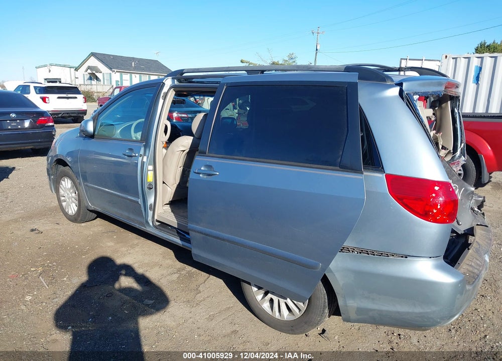 2010 TOYOTA SIENNA XLE VIN: 5TDYK4CC6AS320562
