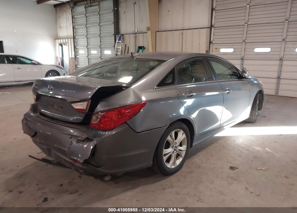 2011 HYUNDAI SONATA VIN: 5NPEC4AC4BH032369
