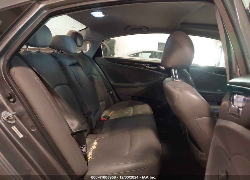 2011 HYUNDAI SONATA VIN: 5NPEC4AC4BH032369